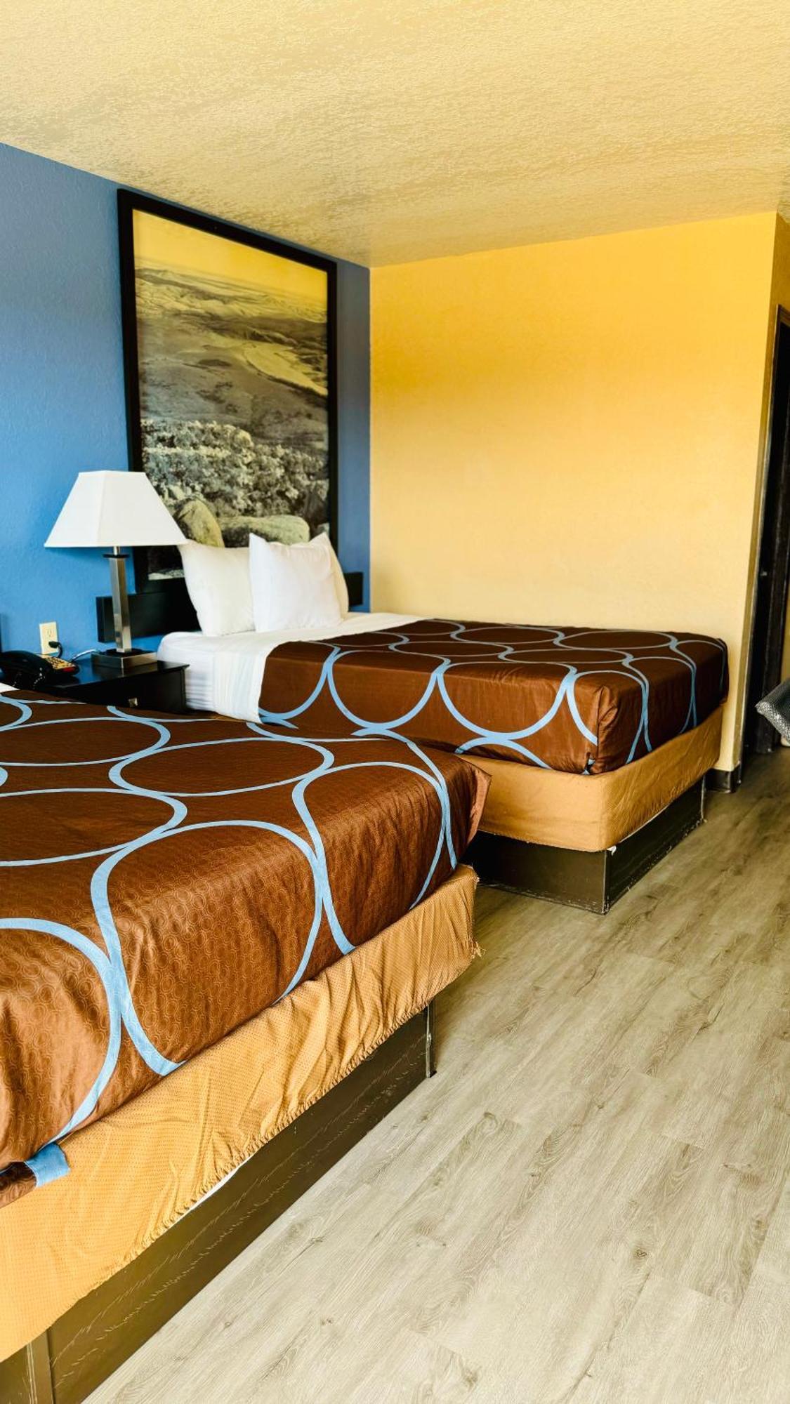 Motel Super 8 By Wyndham Henryetta Esterno foto